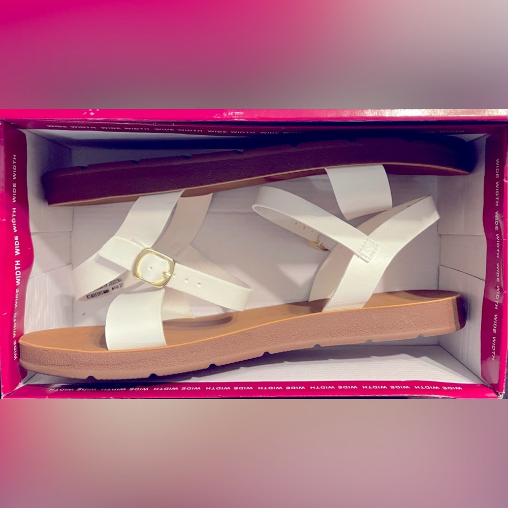 Palms Sandals: Woman’s Size 9-1/2W Color White